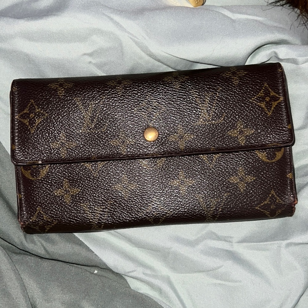 LV international wallet